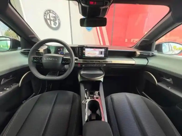Lancia Ypsilon elettrica 156ch 54kwh 4cv (certinergy 6100? déduit) — photo 12
