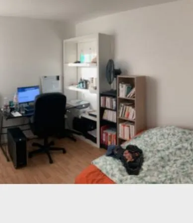 Chambre double privée à 3 mn du RER C et D (18 mn de Paris gare de Lyon)dans F4 tout équipé