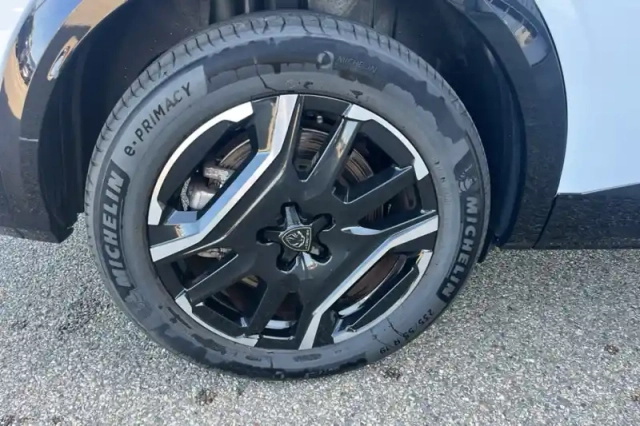 Peugeot 5008 electrique 210 ch 73 kwh — photo 12