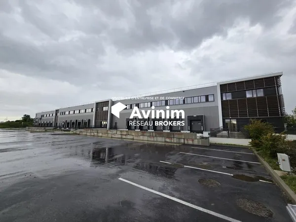 Immeuble industriel 12633 m²