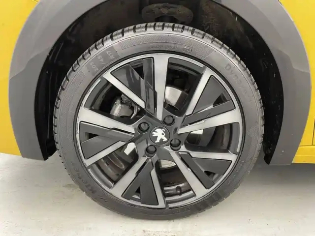 Peugeot 208 puretech 100 s&amp;s bvm6 — photo 17