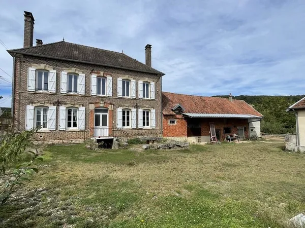 JAVERNANT - Corps de ferme avec maison d'habitation et dépen