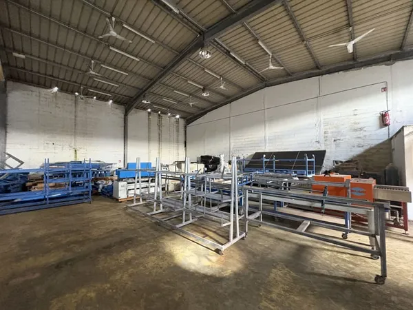 ENTREPOT DE 321m2 JARRY