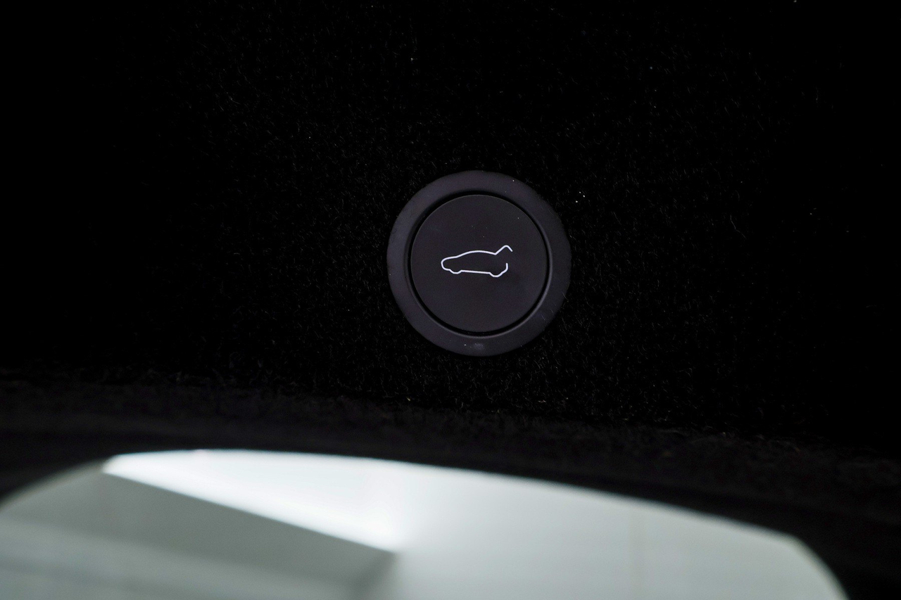 Tesla Model Y — photo 22
