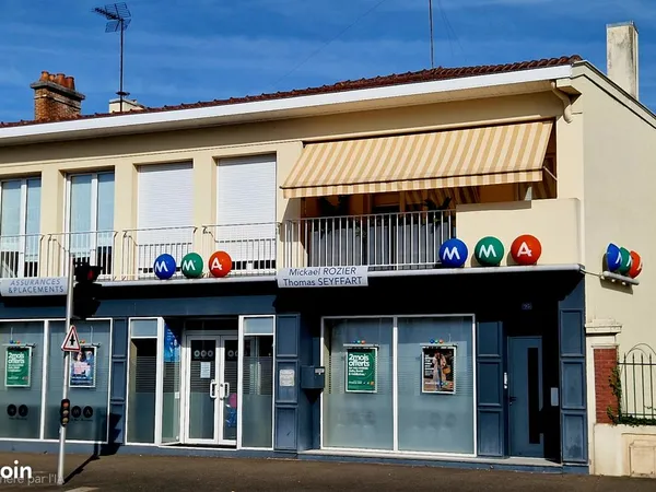 Local de 193 m2 situé sur un axe majeur de transit à usage de bureau ou commerce