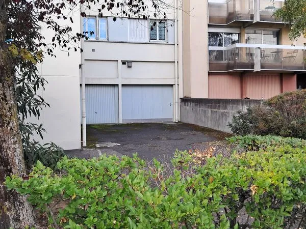Garage 18.5m2 dans résidence