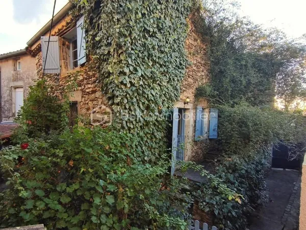 Maison de village en pierre pleine de charme - 83m² - Le Poujol-sur-Orb - 92 000 € HAI