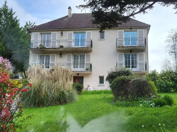 Belle maison, 3 logements, belles capacitès