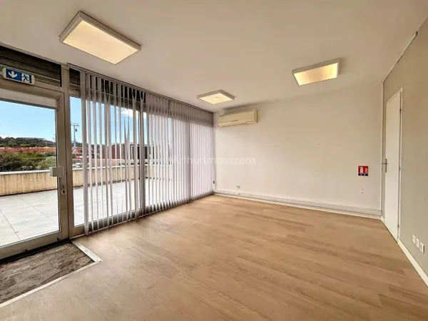 Local 4 pièces 71 m²
