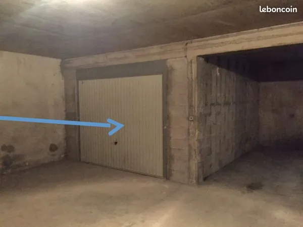 Parking/box fermé - 15m² - Sèvres (92)