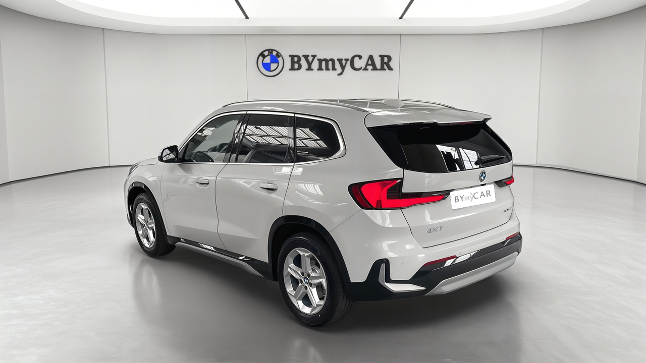 BMW iX1 eDrive20 — photo 3