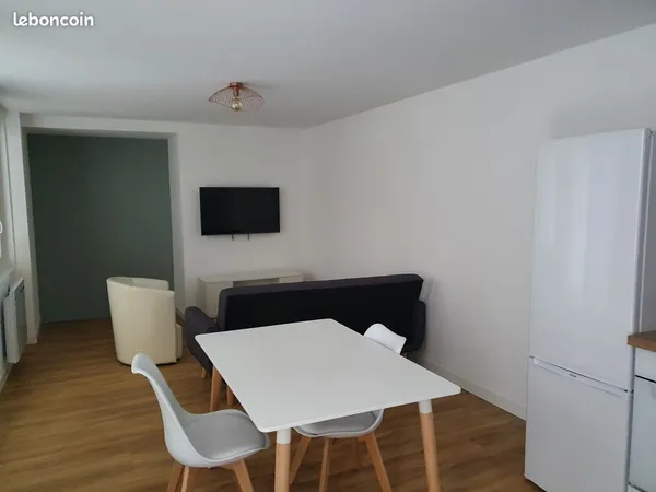 : Superbe T2 de 43m2 hypercentre meublé et refait à neuf avec cour privative de 30m2
