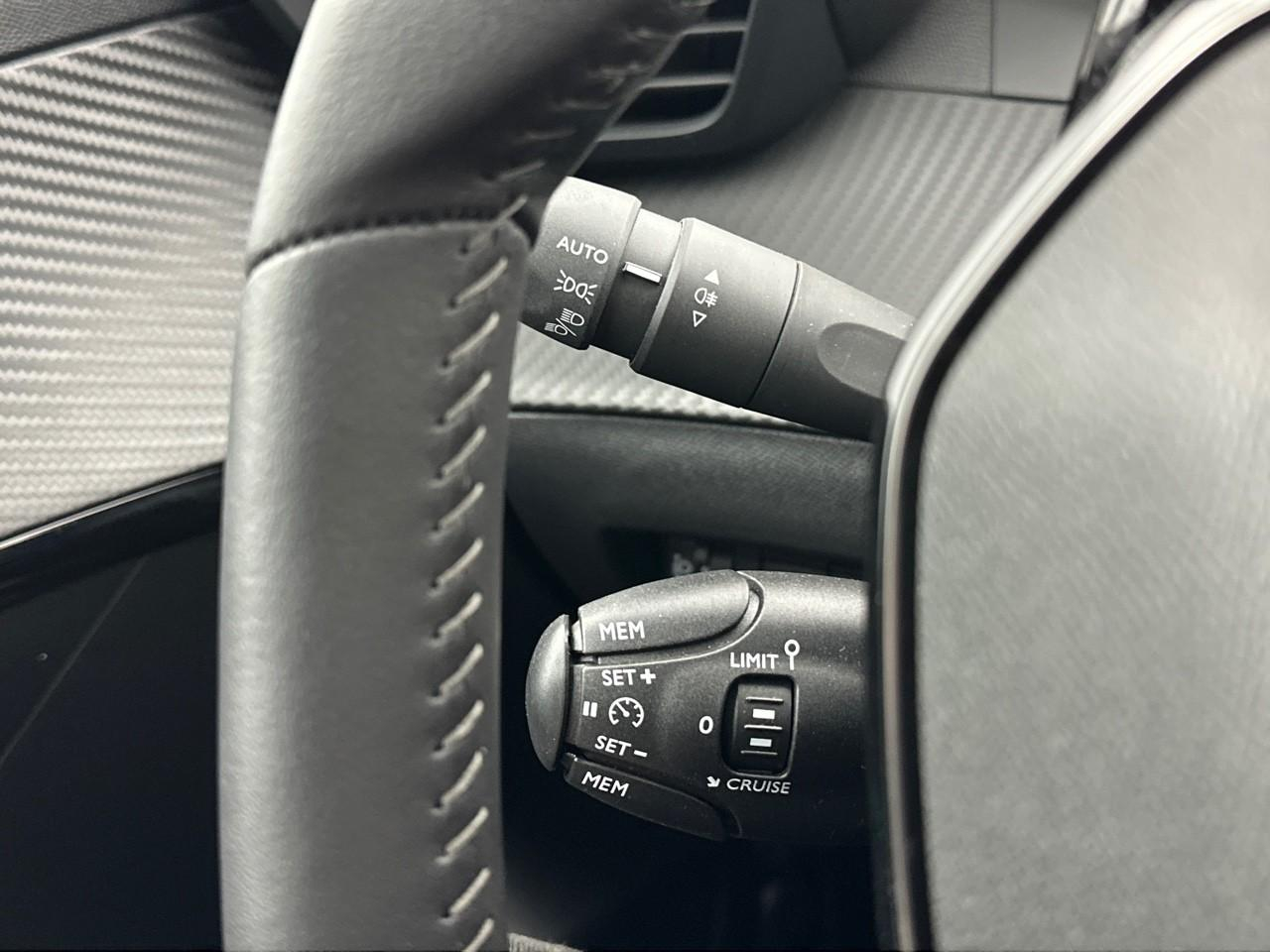 Peugeot 208 puretech 100 s&s bvm6 allure — photo 17