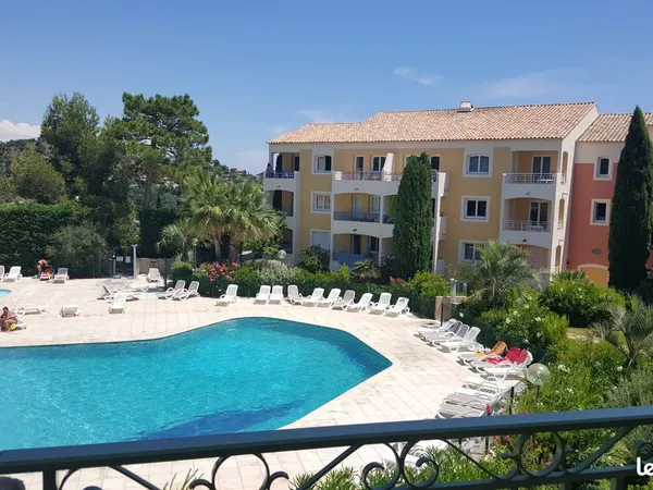 Charmant appartement t2 vue sur piscine