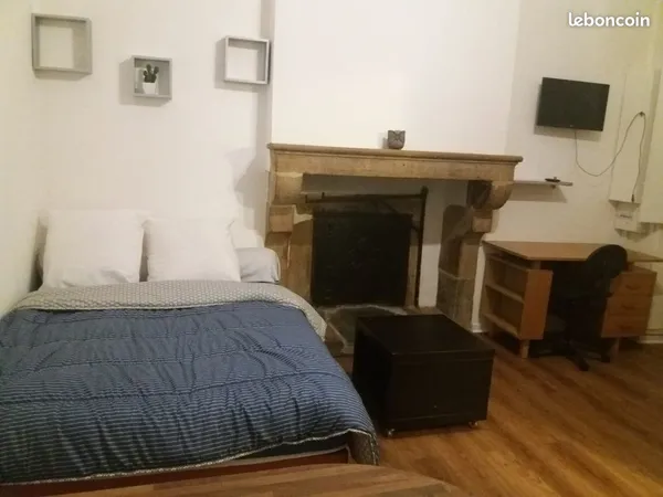 Beau studio meublé