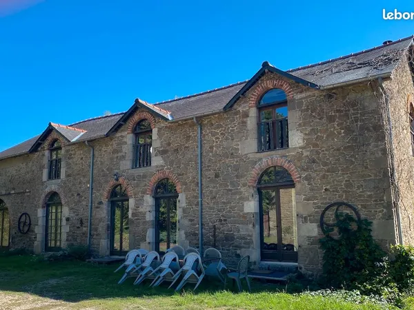 Hameau privé de 3 maisons sur parcelle boisée de 12.000 m2