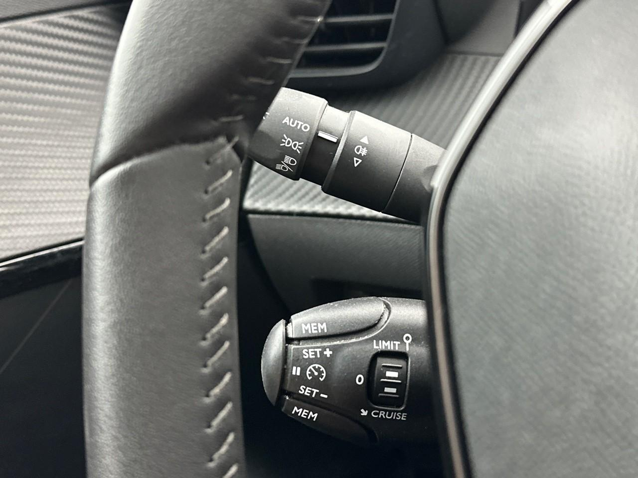 Peugeot 208 electrique 50 kwh 136ch style — photo 17