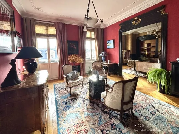 Bel appartement bourgeois situé en hyper centre
