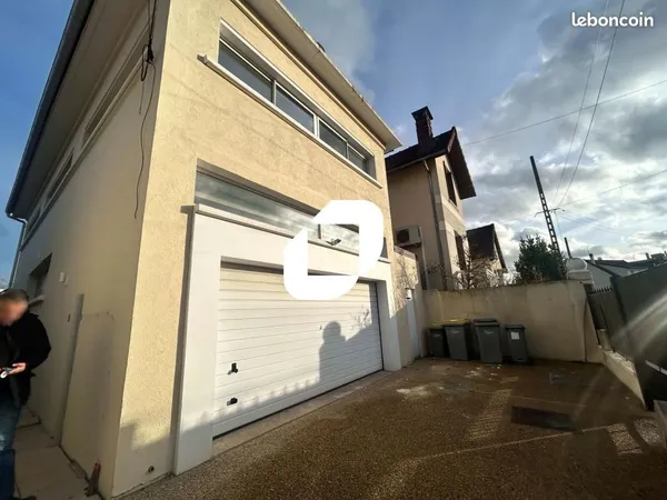 Bureau 210 m²
