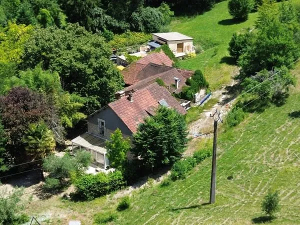 Maison isolée sur six hectares, parfaite pour une totale autonomie !