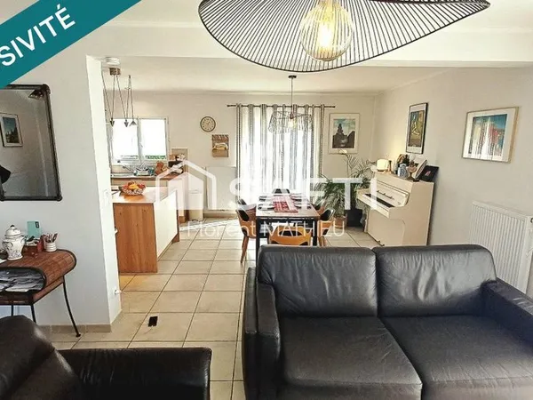 Maison familiale avec 4 chambres sur un terrain de 800m² et piscine