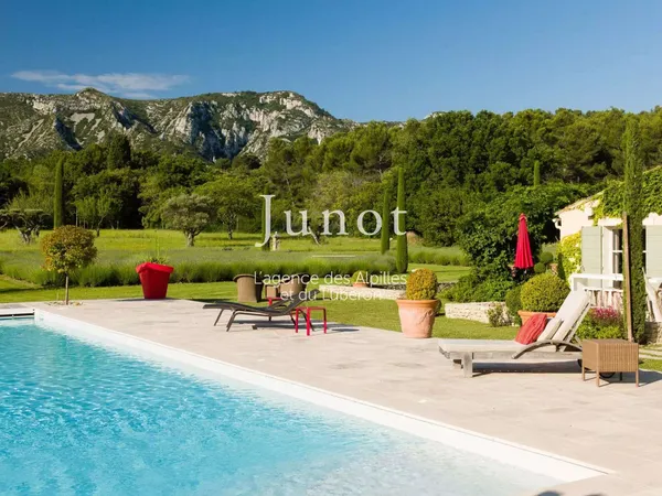 Maison 10 pièces 300 m²