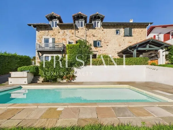 Propriété basque avec piscine et vue montagnes à Ainhoa - Idéal maison d'hôtes