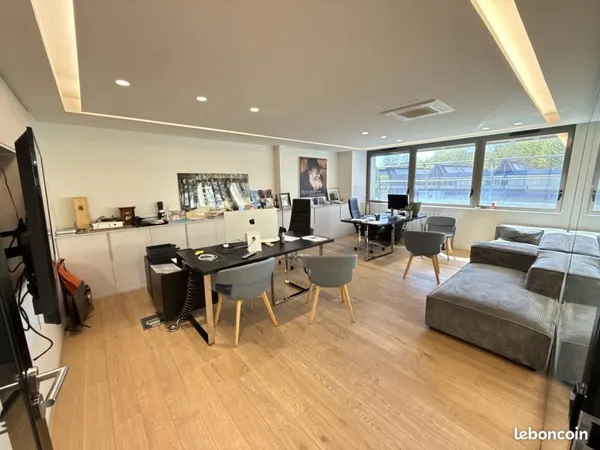 Bureaux 300 m²