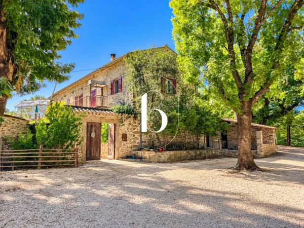 Mas provençal 11 pièces 275 m²