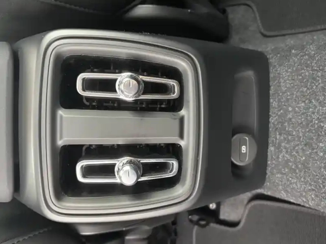 Volvo Ex40 single extended range 252 ch 1edt — photo 11