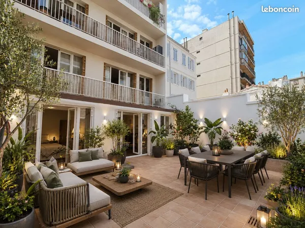 Investissement locatif - Spacieux type 2 avec 50 mètres carrés d'extérieur en plein coeur du 7ème ar