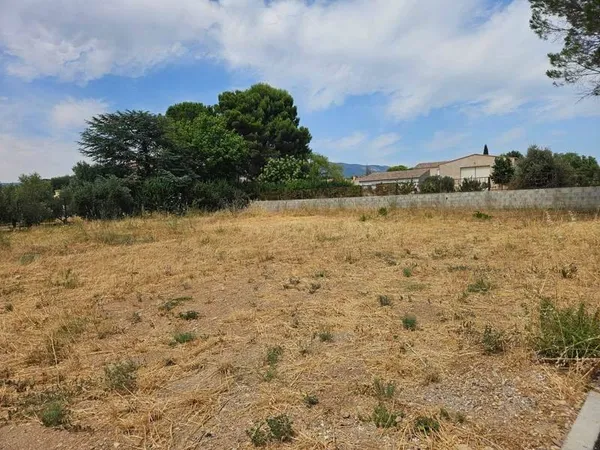 Terrain constructible 779 m²
