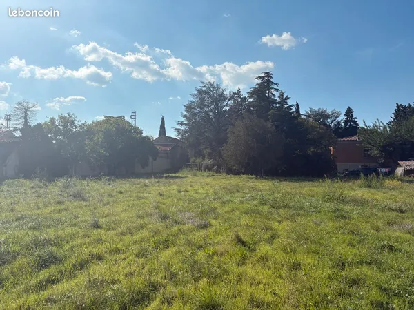 Terrain de 530 m2 divisible - constructible et viabilisé
