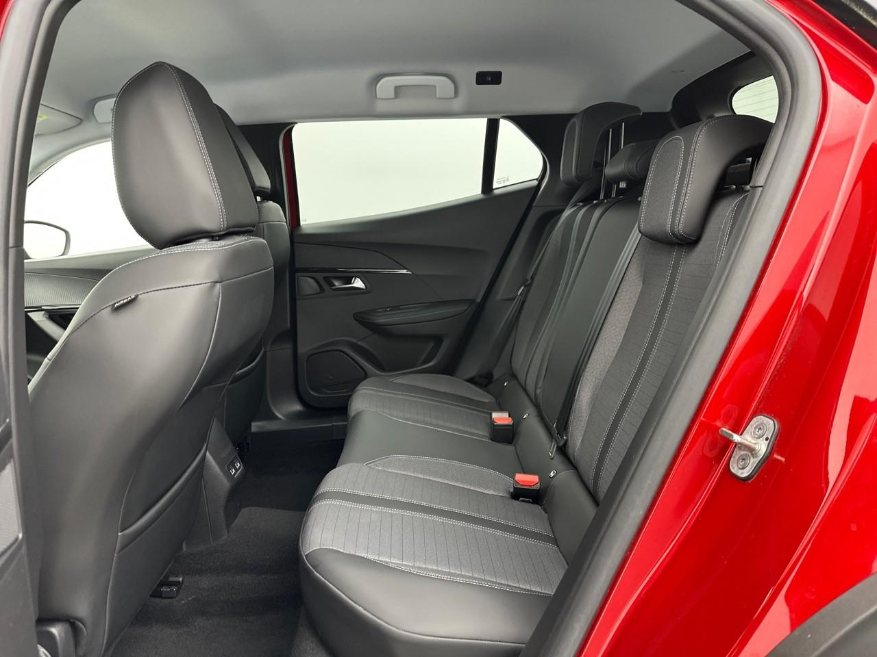 Peugeot 2008 puretech 130 s&s bvm6 allure — photo 12