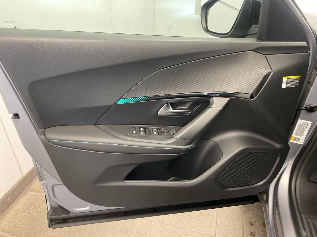 Peugeot 2008 puretech 130 s&s bvm6 allure — photo 19
