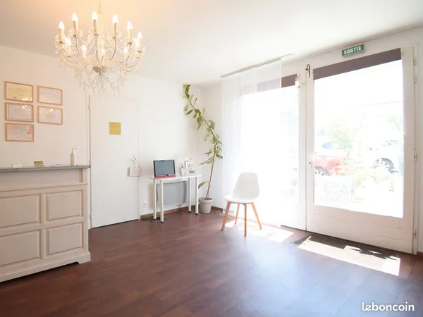 Local professionnel de 17,5m2 + accès à parties communes wc et réserve