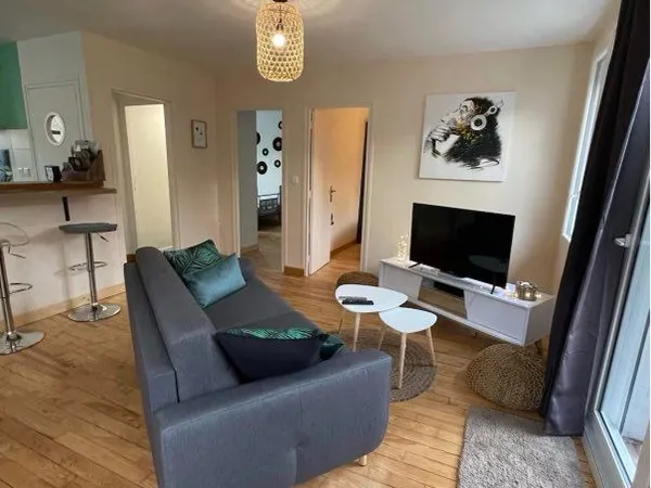 T4 MEUBLÉ DE 90 m² ENTIÈREMENT RÉNOVÉ - BRESLES CENTRE