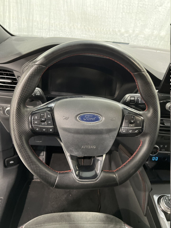 Ford Kuga — photo 79