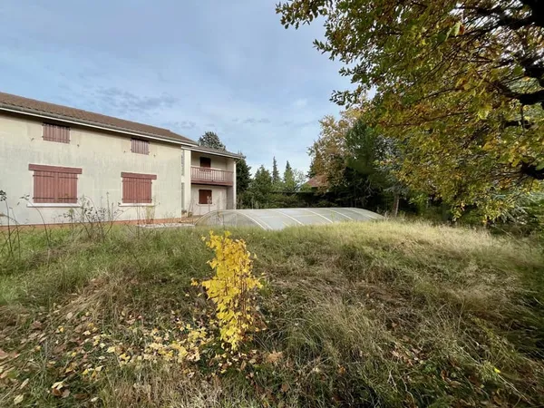 Maison au calme de 127m2 sur son terrain de 717m2.