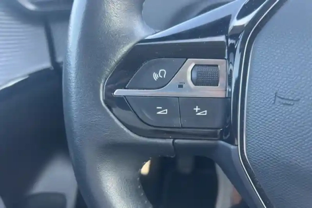 Peugeot 208 puretech 75 s&amp;s bvm5 — photo 18