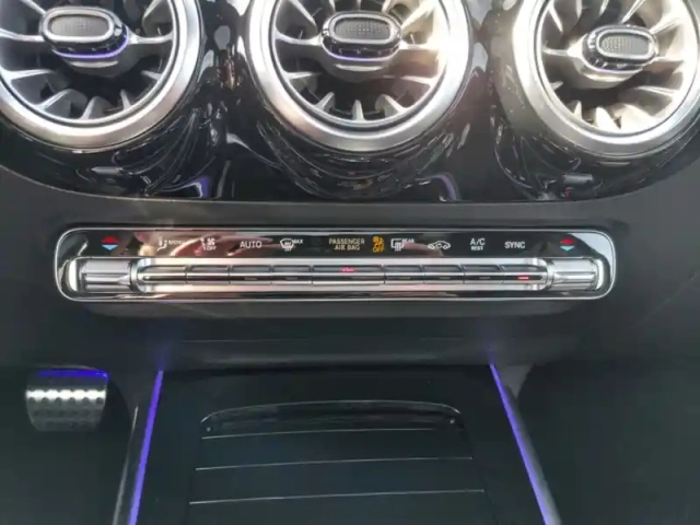 Mercedes Glb 200 d amg line — photo 19