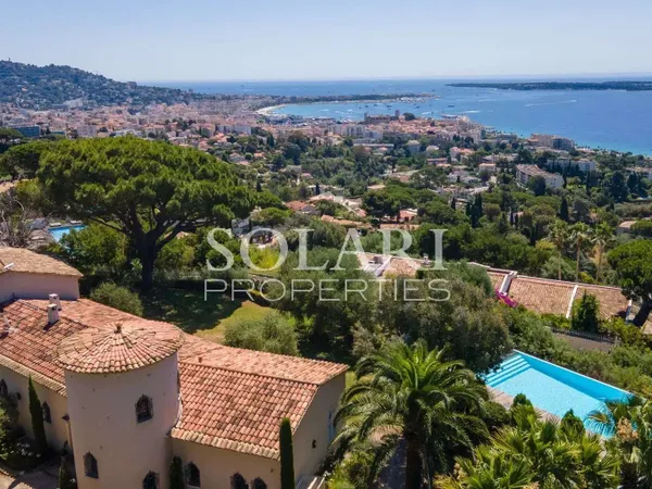 Villa 8 pièces 350 m²