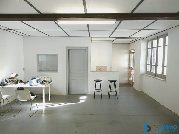 LOCAL DE 140 M² PROCHE CENTRE VILLE