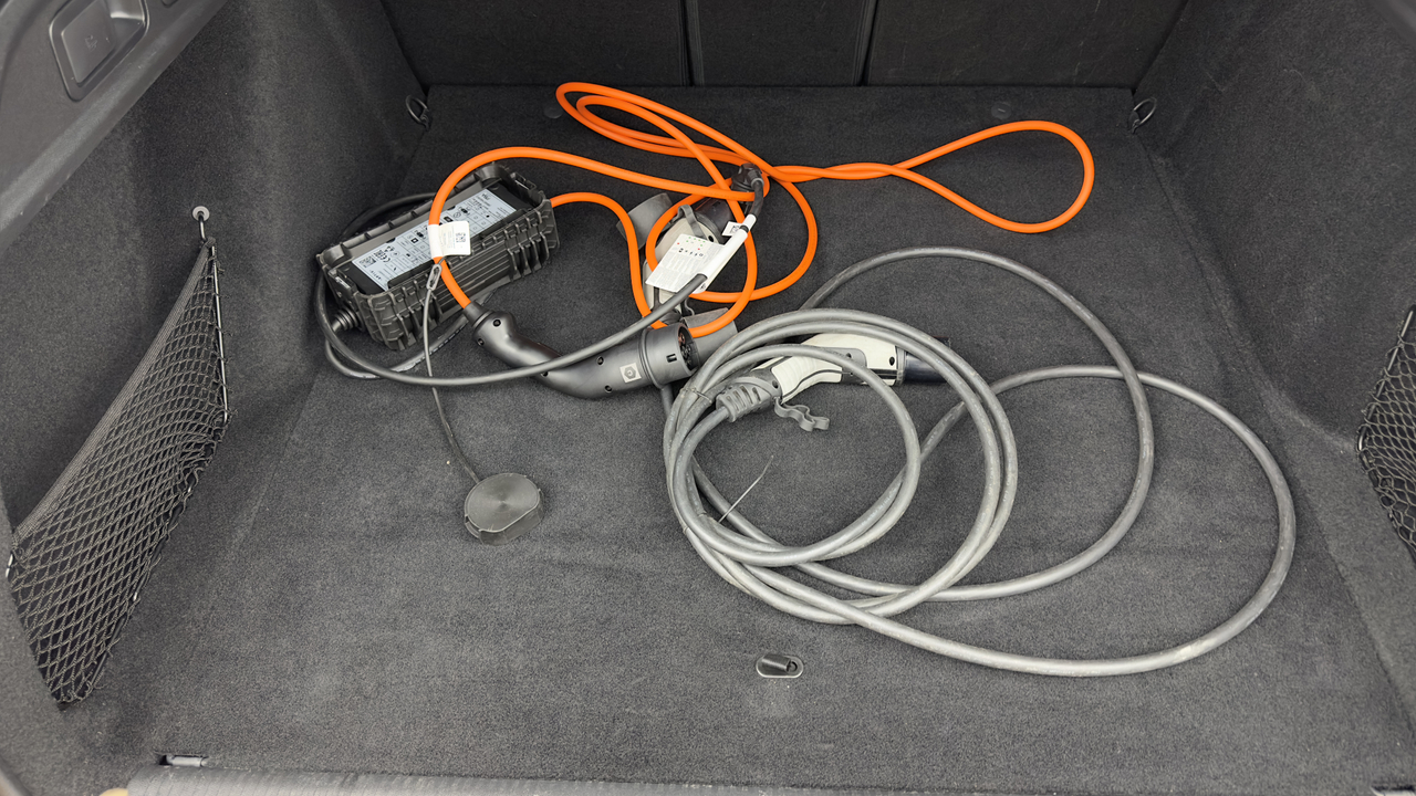 Peugeot 308 SW PHEV 180 e-EAT8 — photo 33