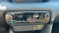 Toyota Yaris 116h Iconic 5p — photo 15