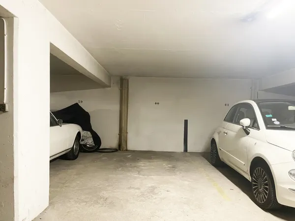 Parking en sous-sol - Centre-ville de Nantes / Guist'hau