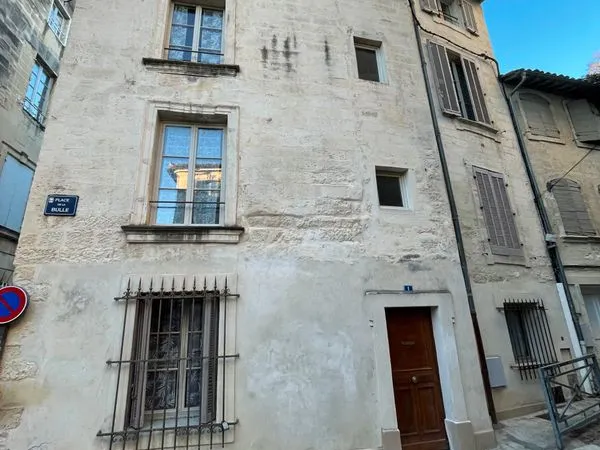 T2 meublé refait a neuf proche palais pape a coté Fac