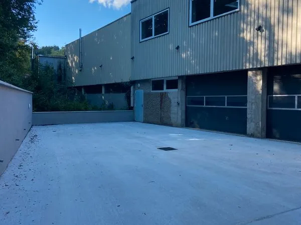 Local d'activité 370 m² 450m² 800m²- stockage et bureaux - Saint-Étienne