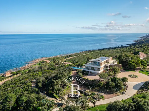 Favone, Villa, Vue mer panoramique, 7 chambres, proche plage, piscine, Cinéma, Salle de sport, Sauna