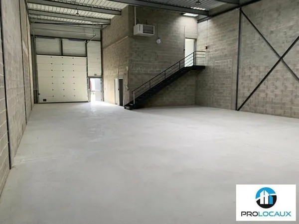 Local d'activité 196 m²